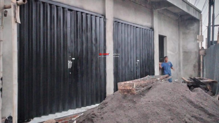 Proyek Pintu Harmonika Rasional D di Pogung Lor Sinduadi Sleman Yogyakarta