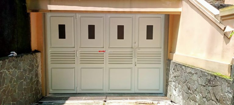 Instalasi Pintu Lipat Standart di Pangukan Mlati Sleman
