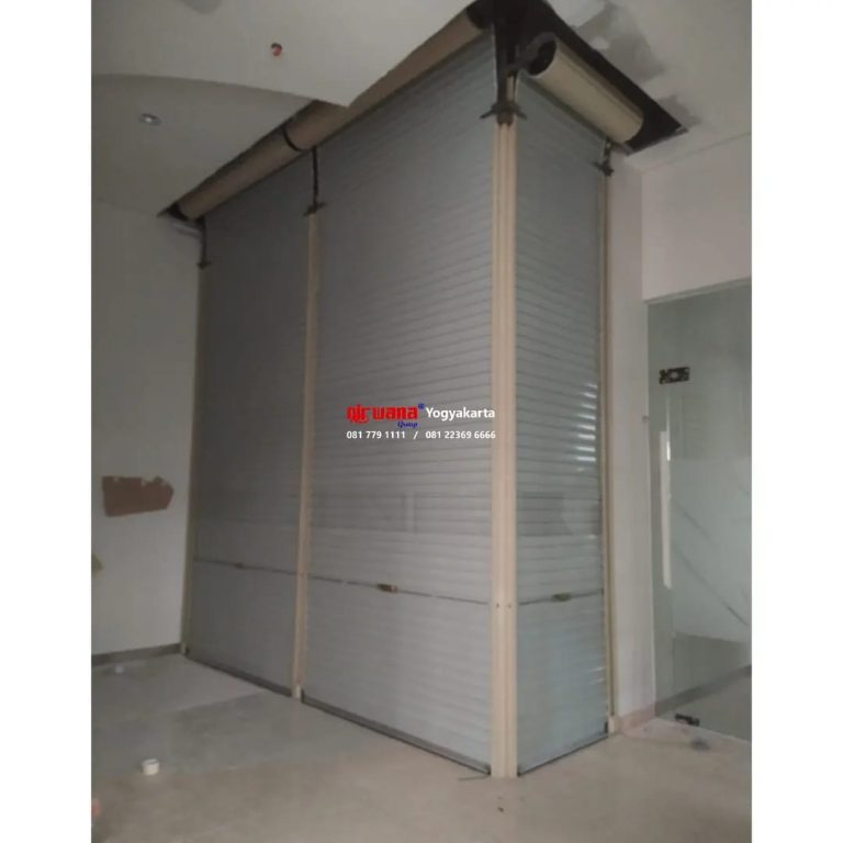Rolling Door One Sheet 30cm Perforated Berkualitas di Gedung Kahyangan Sukoharjo Jawa Tengah.