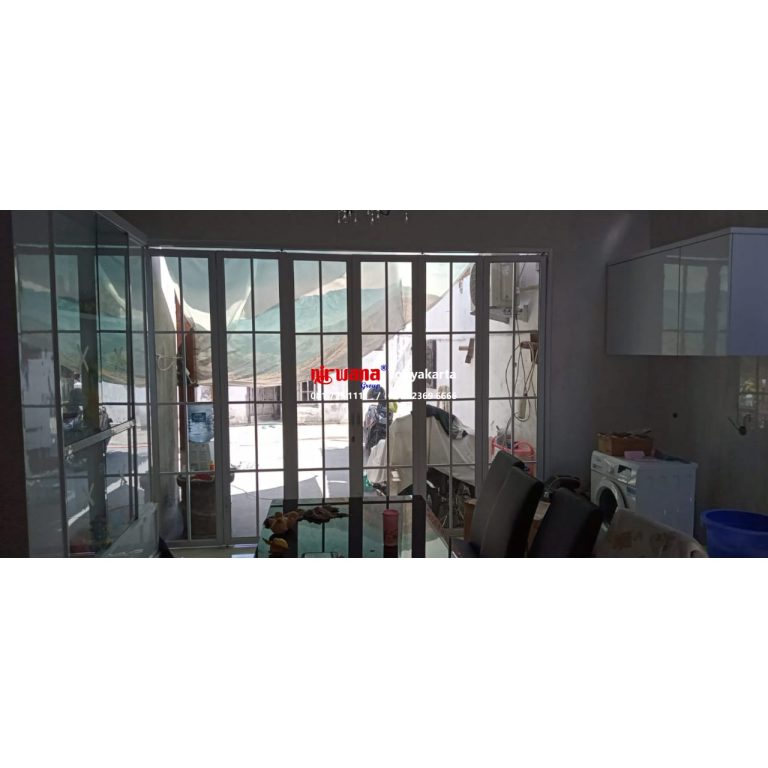 Instalasi Pintu Lipat Aluminium di Perumnas Seturan, Sleman, Yogyakarta.