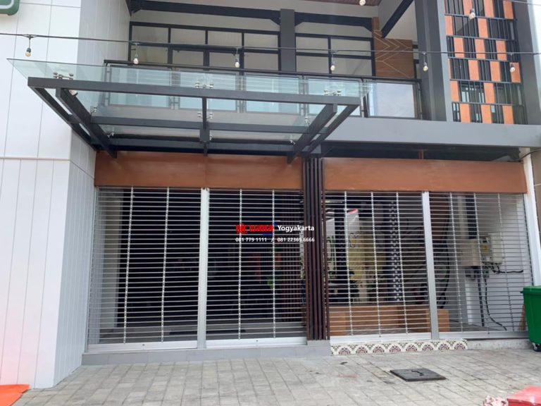Instalasi Rolling Grille Stainless di Koromi Jl Panglima Sudirman Pulopancikan Gresik Jawa Timur