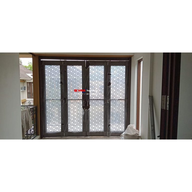 Instalasi Pintu Lipat Cutting Laser Premium Ekonomis 1,2mm Perum Vasana Residen, Condongcatur, Depok, Sleman, Yogyakarta.